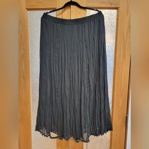 NWT. ROZ & ALI. 1X. Beautiful black skirt.  Never worn.